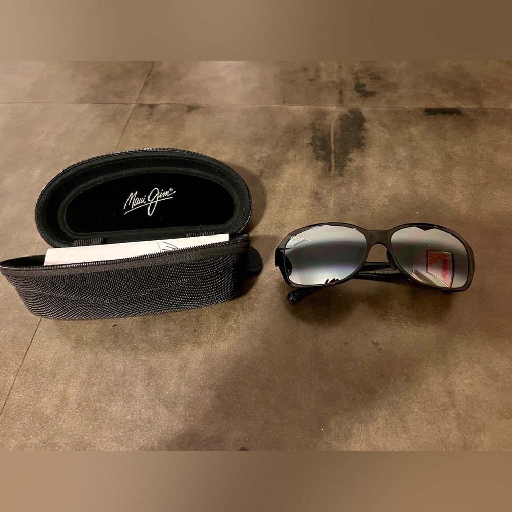 Maui Jim Koki Beach polorized Sunglasses in Black and Grey Tortoise.